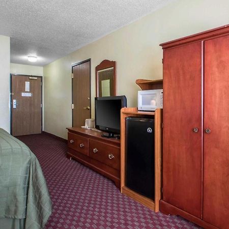 Quality Inn Mineral Point Exterior photo