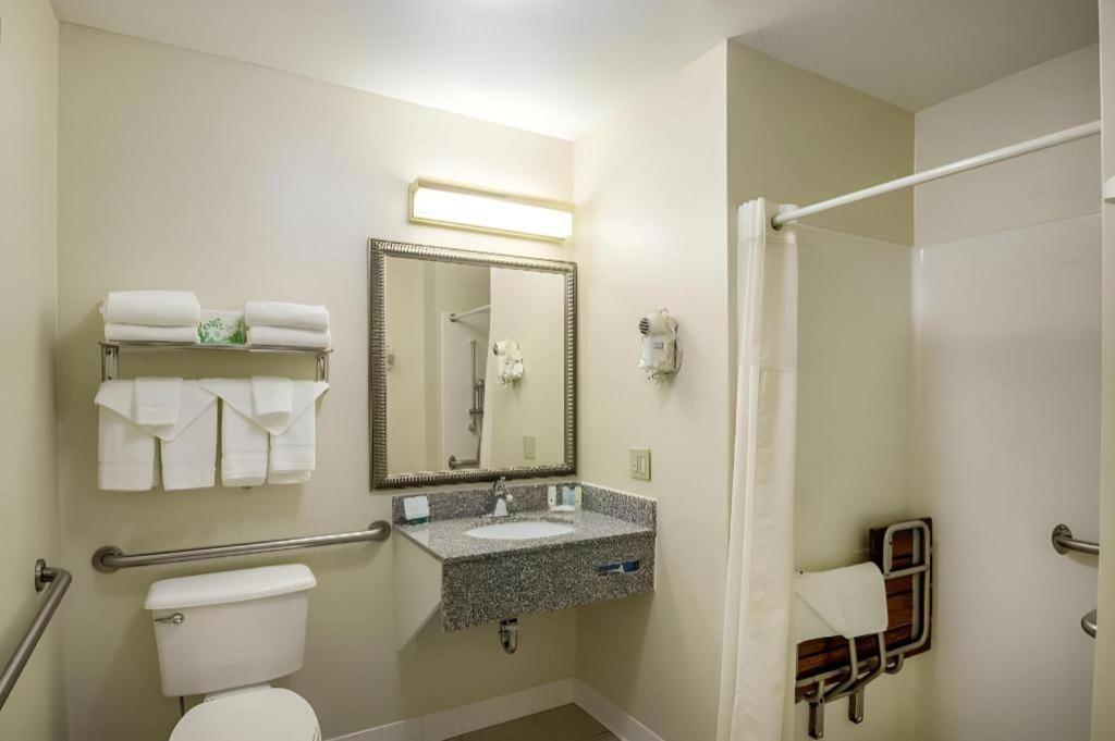 Quality Inn Mineral Point Exterior photo