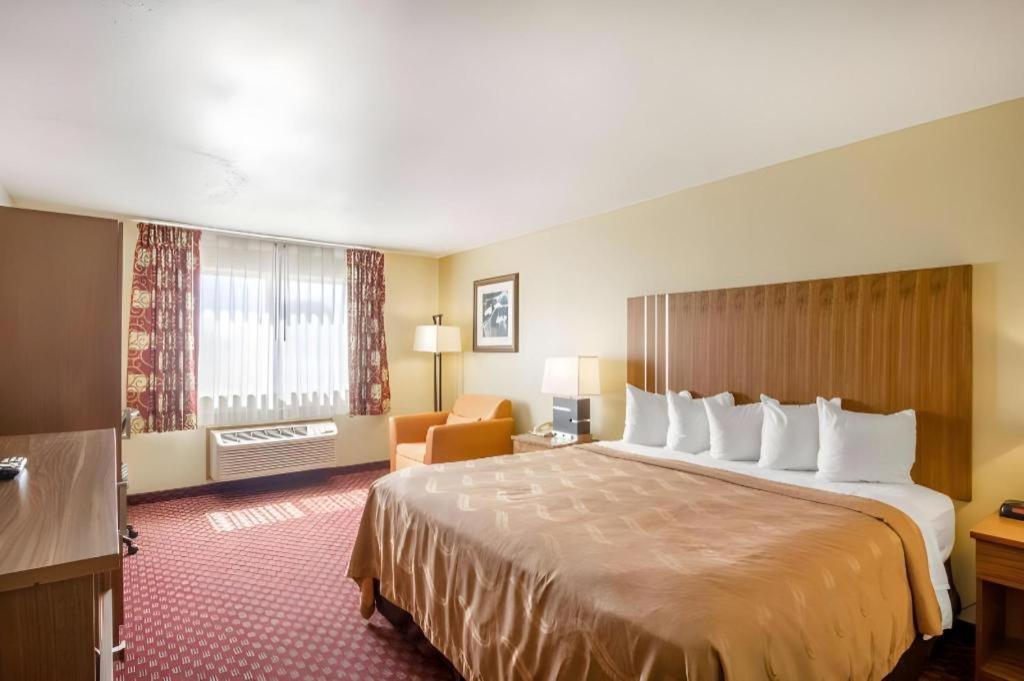 Quality Inn Mineral Point Exterior photo