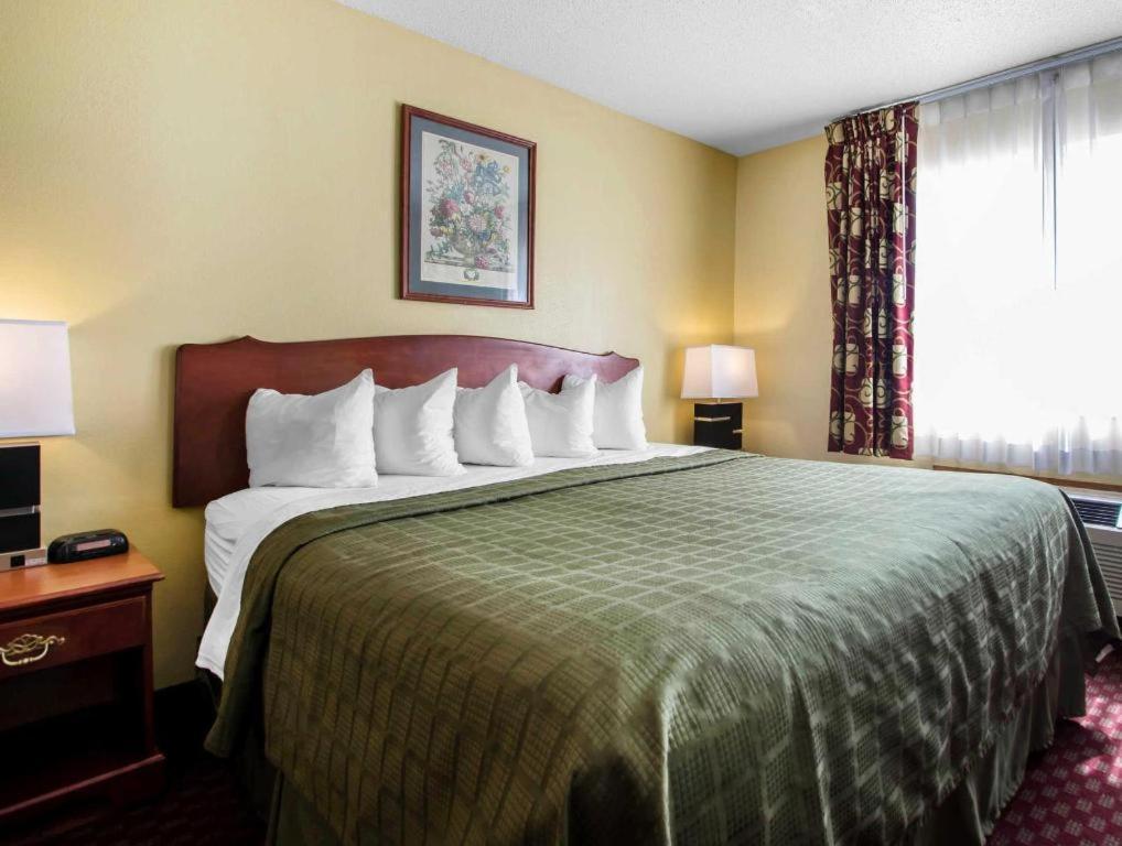 Quality Inn Mineral Point Exterior photo