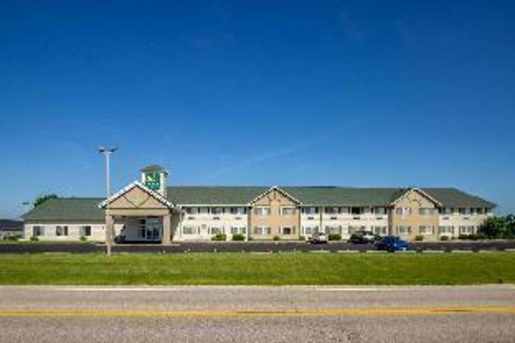 Quality Inn Mineral Point Exterior photo